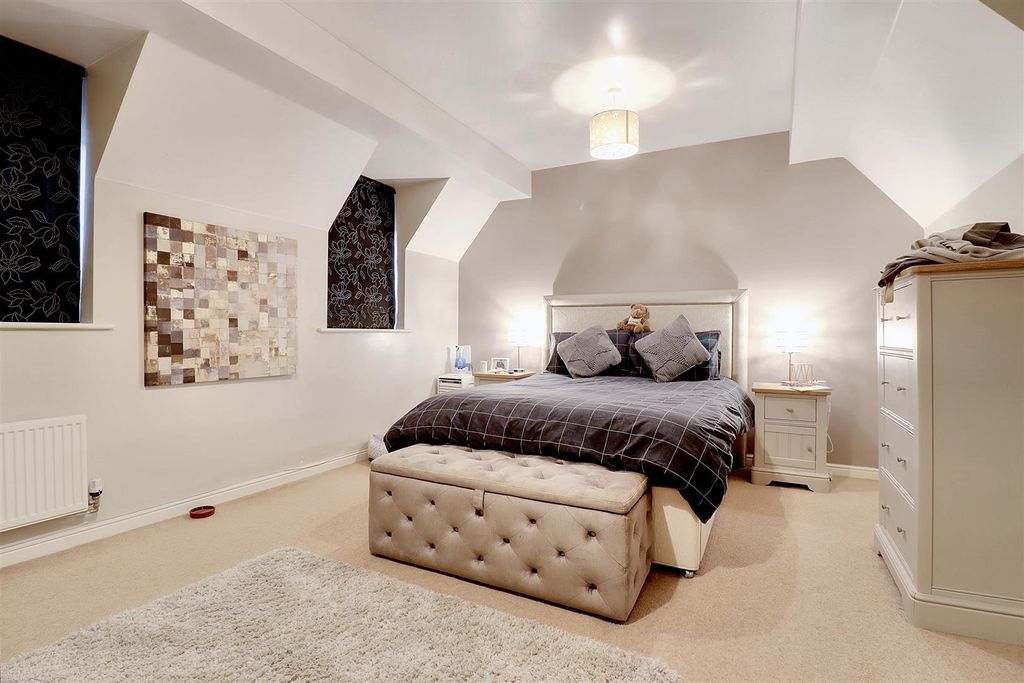 Property photo 2 of 15 Master Bedroom