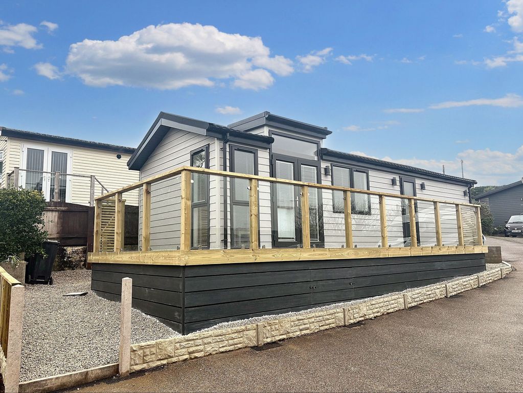 Property photo 1 of 18 External