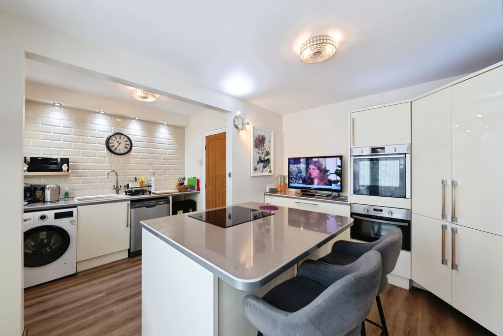 Property photo 2 of 25 Pbox-Img.Jpg