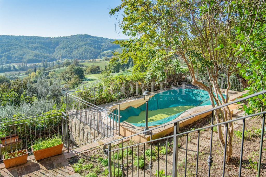 Property photo 1 of 16 Historic Palace To Restore With Pool And Dependence In Lugnano, Umbria