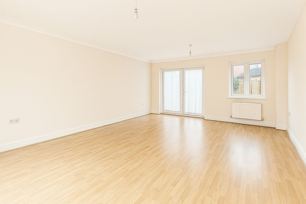 Property photo 2 of 12 Lounge