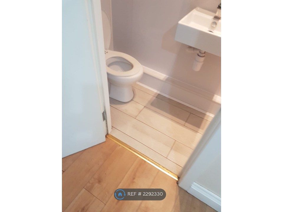 Property photo 2 of 9 Double Room Bathroom