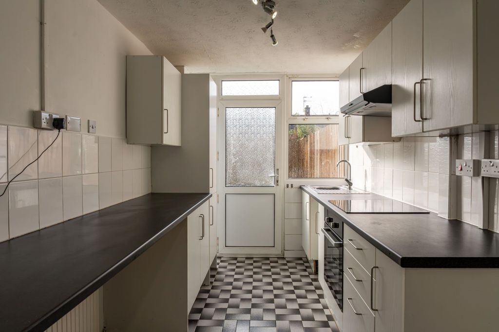 Property photo 3 of 24 Monnow Way-7