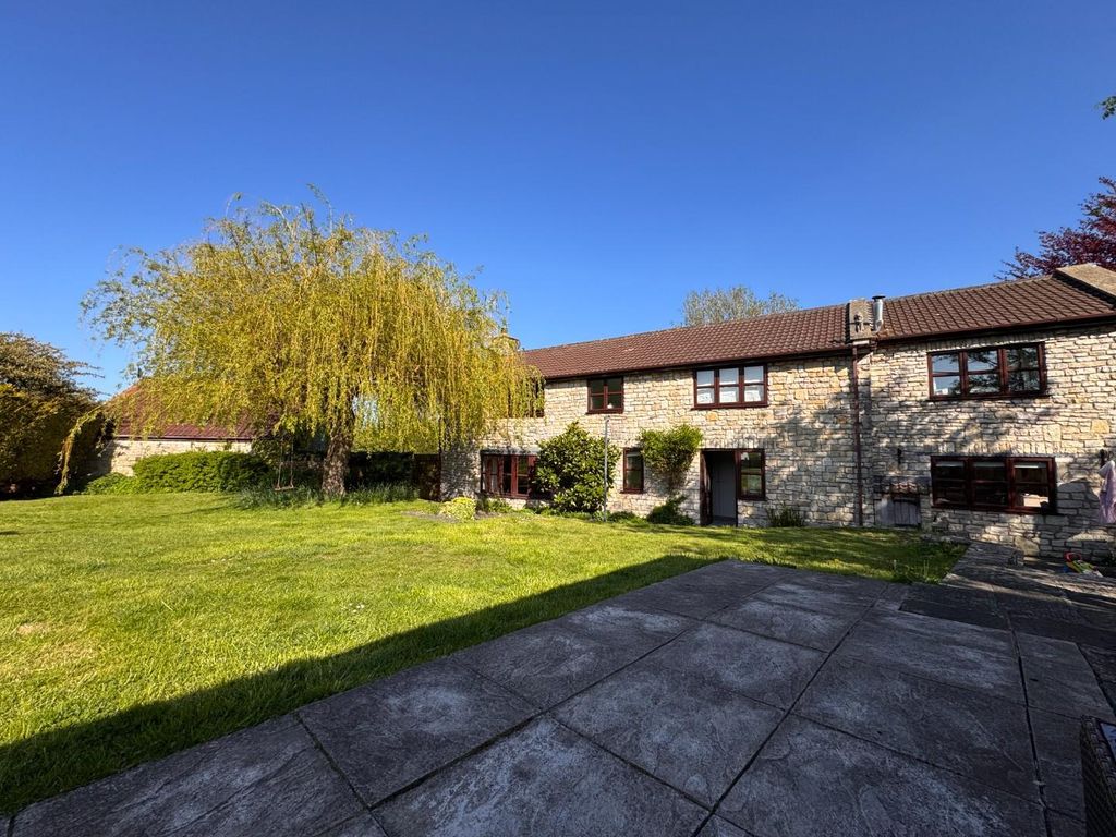 Property photo 1 of 62 Outside