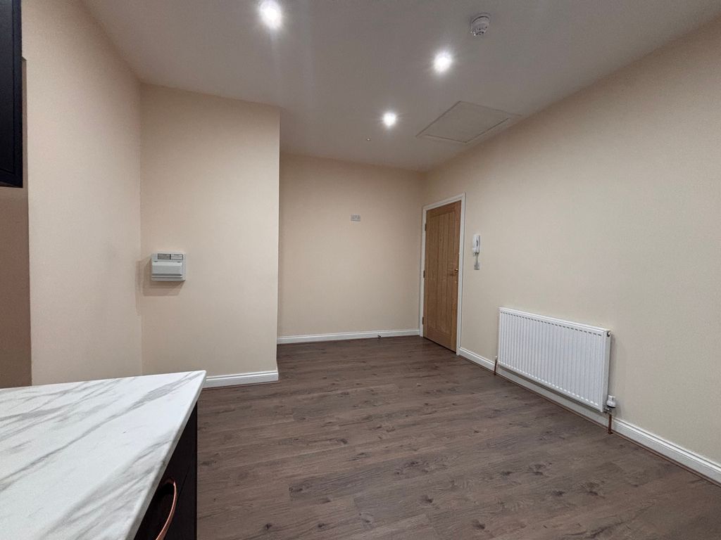 Property photo 2 of 6 Lounge