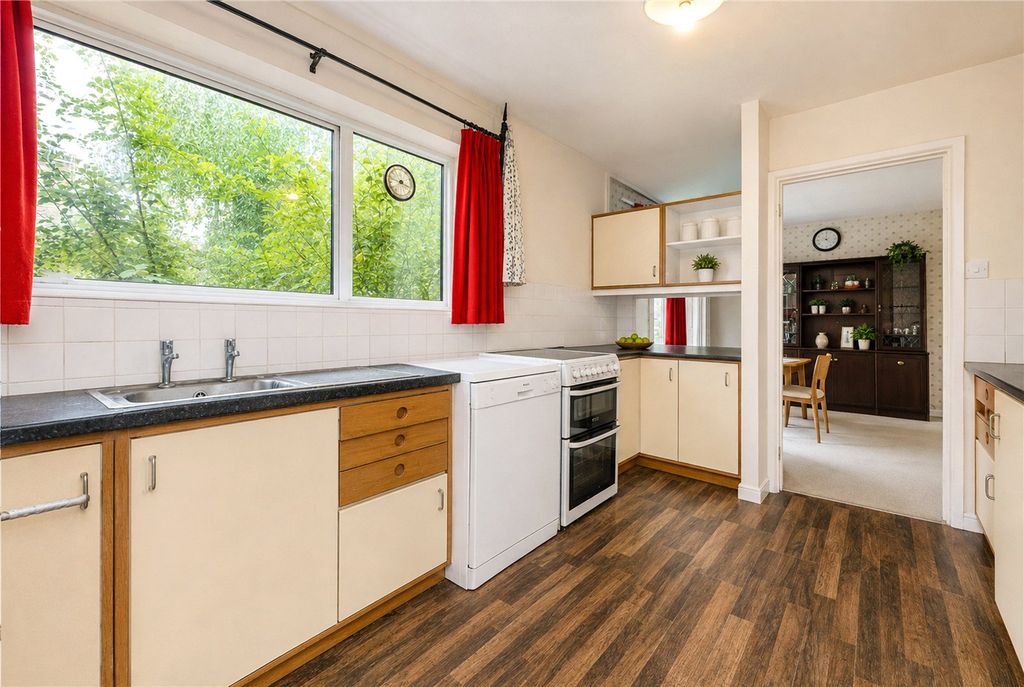 Property photo 2 of 17 Picture No. 12
