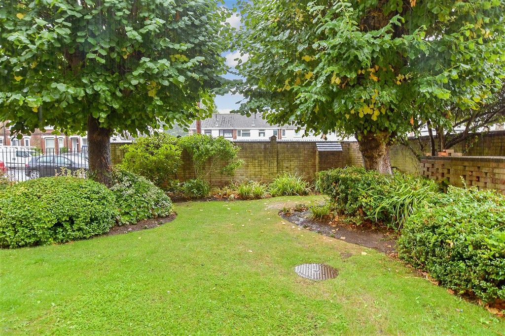 Property photo 2 of 7 Communal Gardens