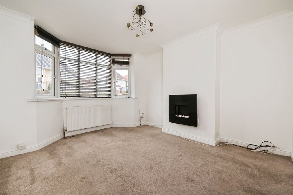 Property photo 2 of 22
