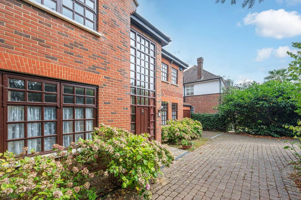 Property photo 2 of 40