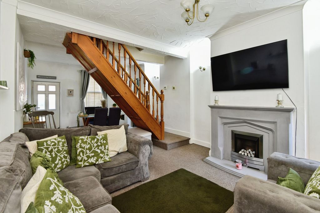 Property photo 2 of 13 Open Plan Living