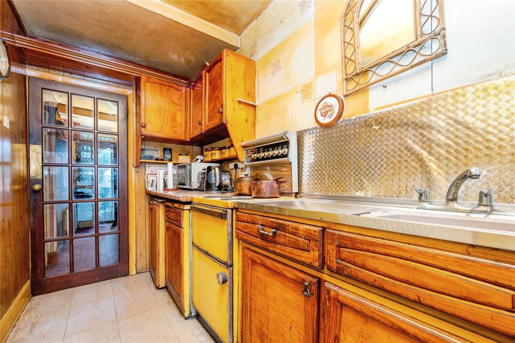Property photo 3 of 15 Kitchen