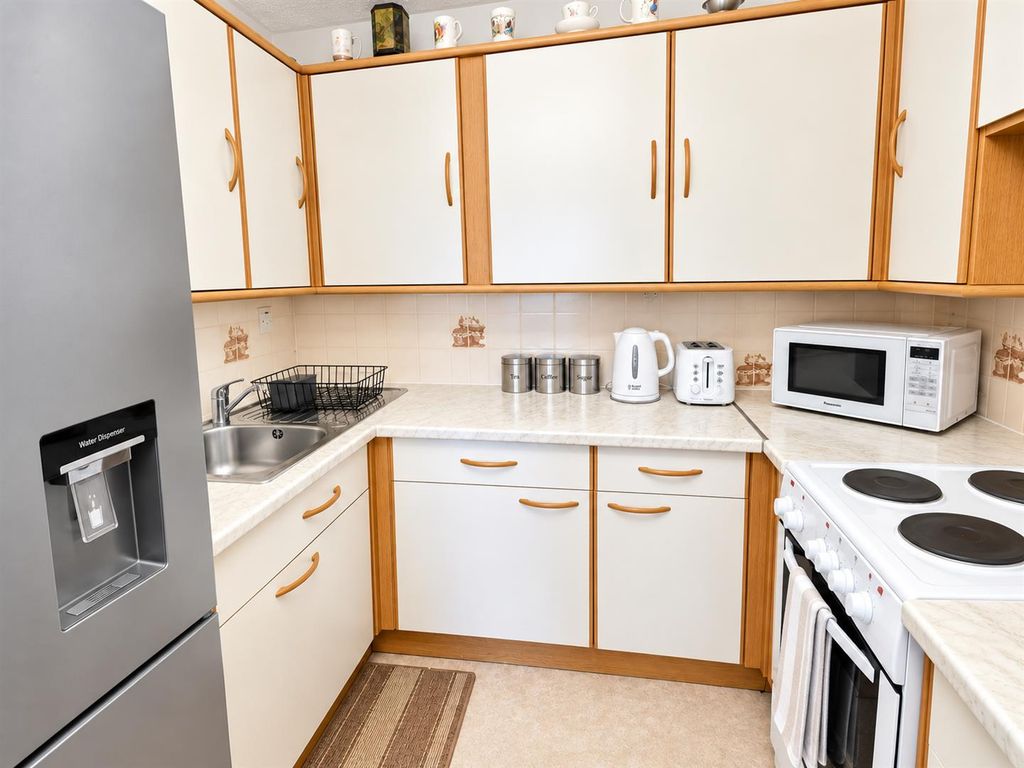 Property photo 3 of 15 Kitchen