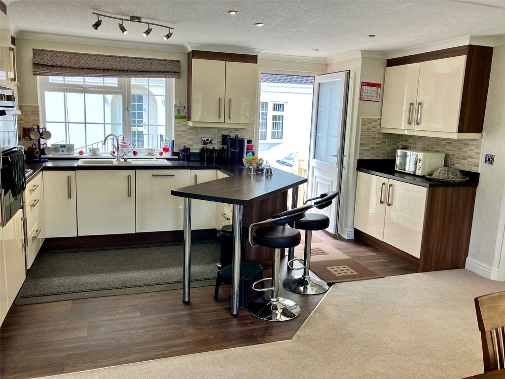 Property photo 3 of 16 Kitchen