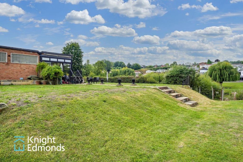 Property photo 3 of 23