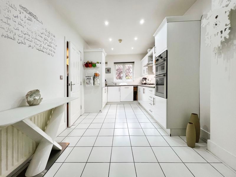 Property photo 3 of 20 Kitchen
