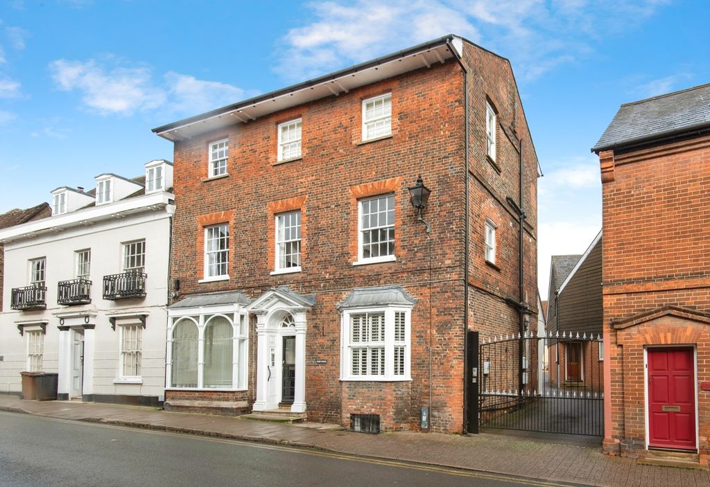 Property photo 1 of 18 Front Aspect