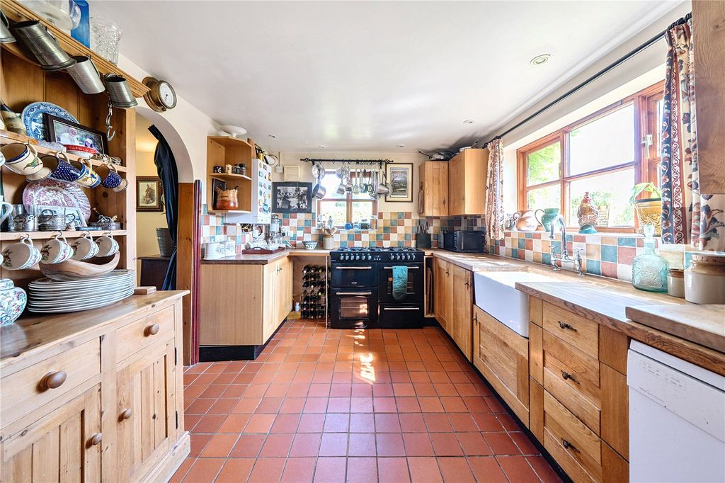 Property photo 2 of 19 Kitchen