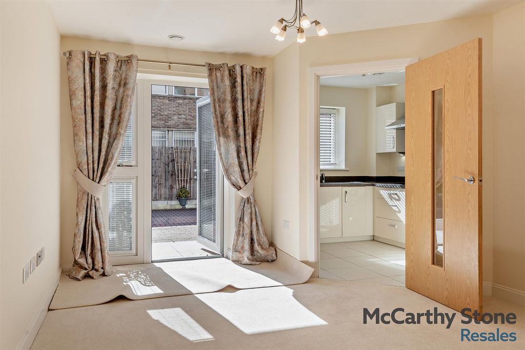 Property photo 2 of 20 Lounge