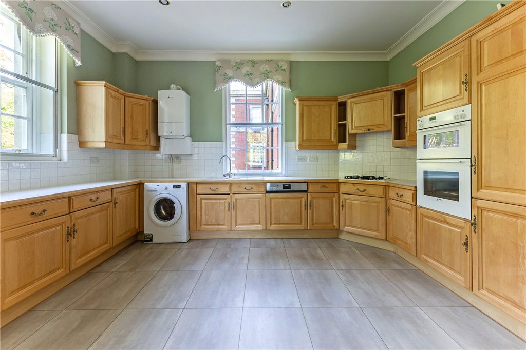 Property photo 3 of 9 Kitchen