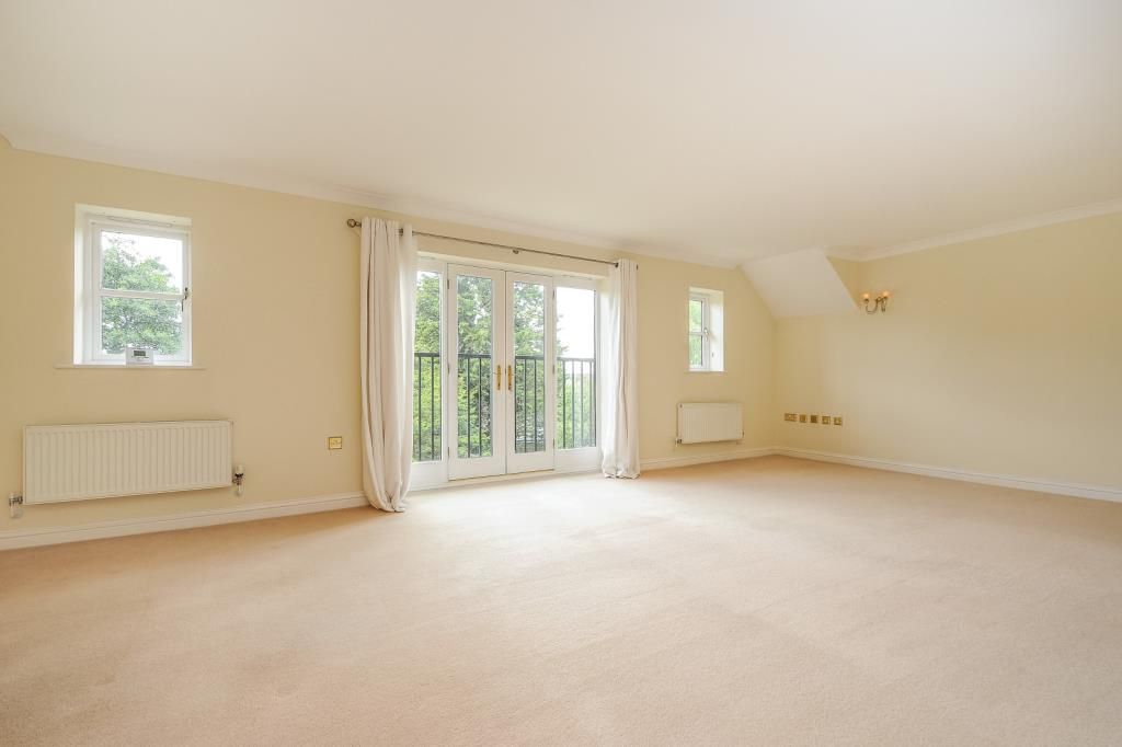 Property photo 3 of 10 Living Area