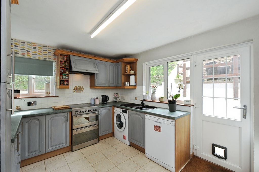 Property photo 3 of 18 Pbox-Img.Jpg