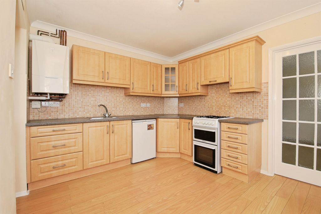 Property photo 2 of 20