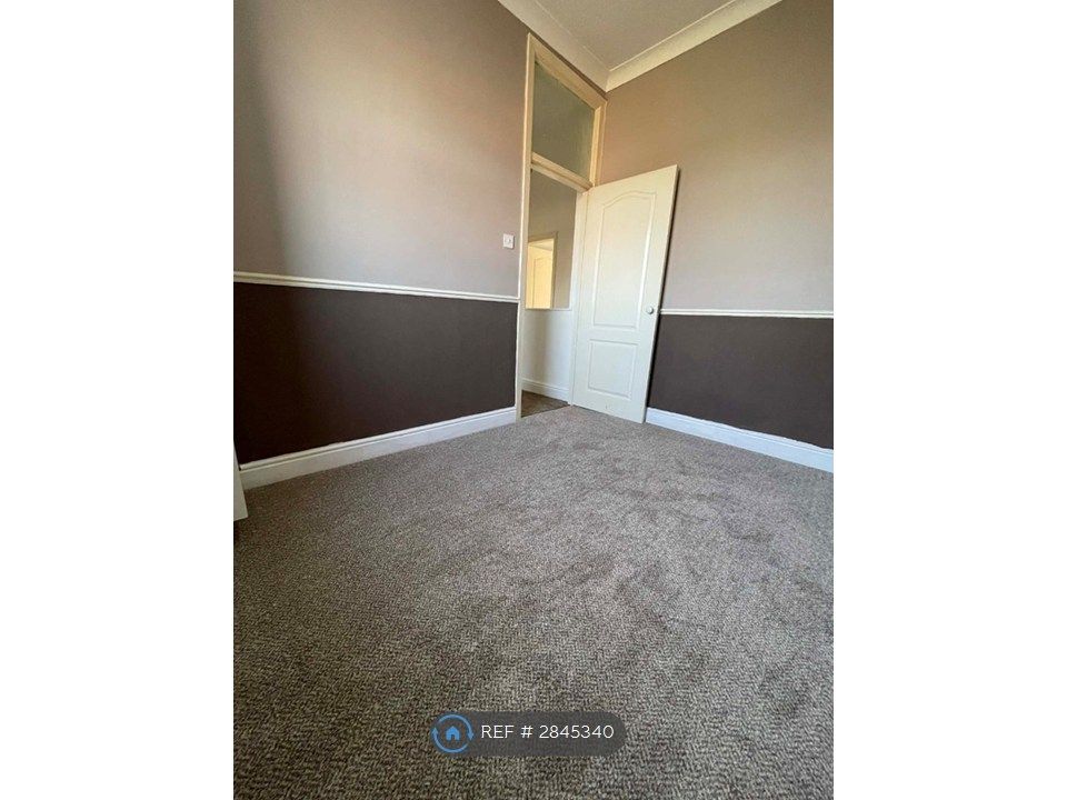 Property photo 3 of 11 Bedroom 2