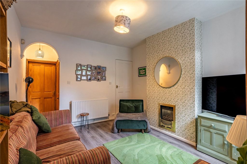 Property photo 2 of 19 Picture No. 16