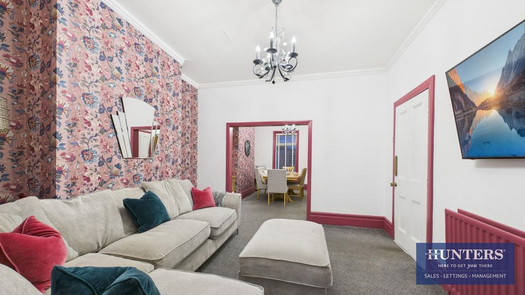 Property photo 3 of 17 Living Room