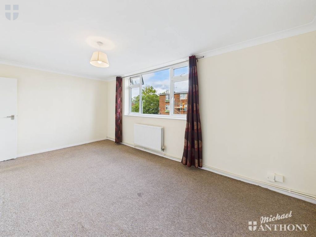 Property photo 2 of 10 Cam03852G0-Pr0456-Still010-Thumbnail-H750-70