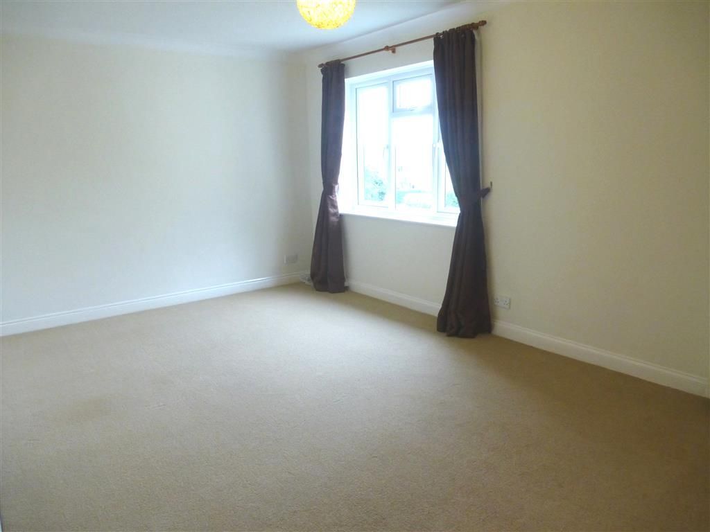 Property photo 3 of 7 Living Room