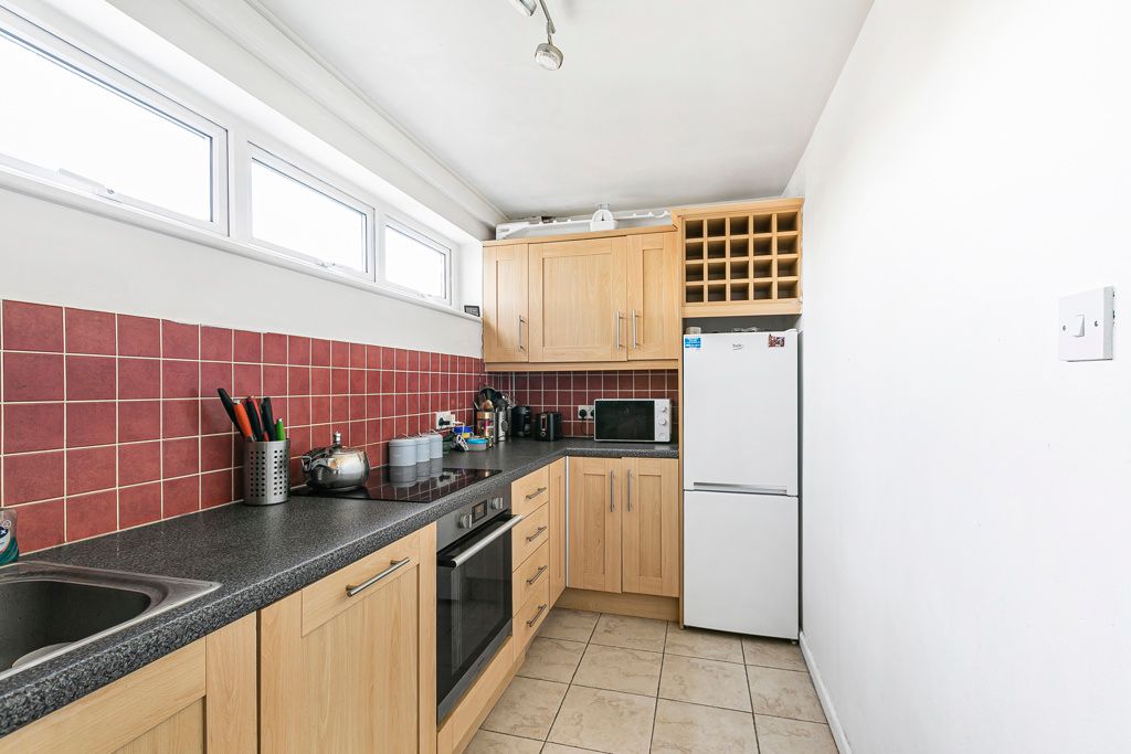 Property photo 3 of 11 Kitchen