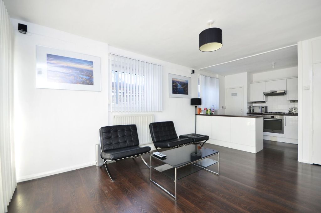 Property photo 2 of 11