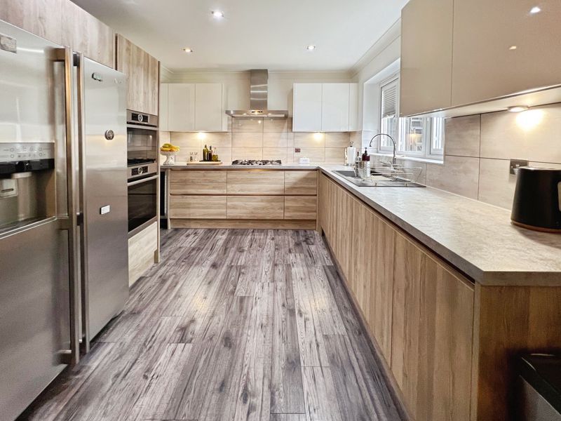 Property photo 3 of 23 Kitchen