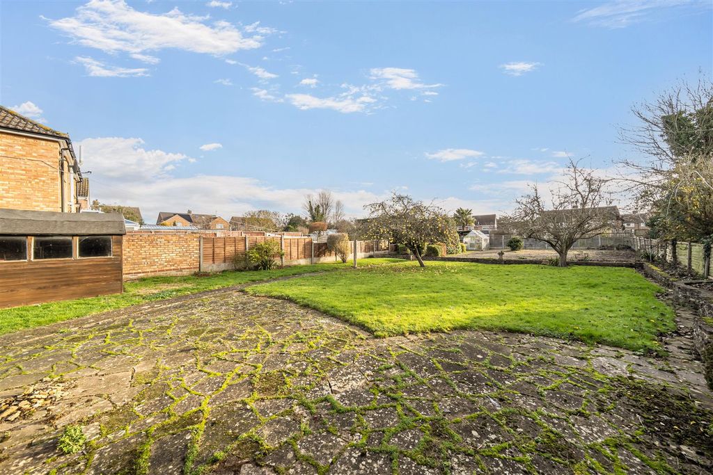 Property photo 2 of 17 1389044-15-693Ae8632403B.Jpg