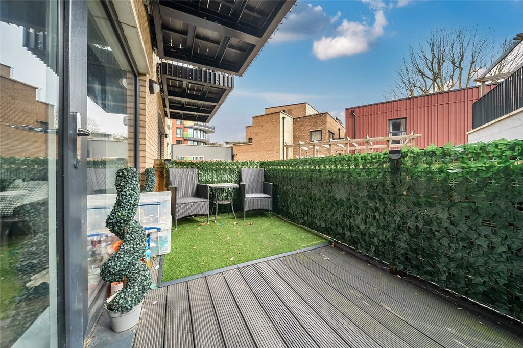 Property photo 2 of 15 Terrace