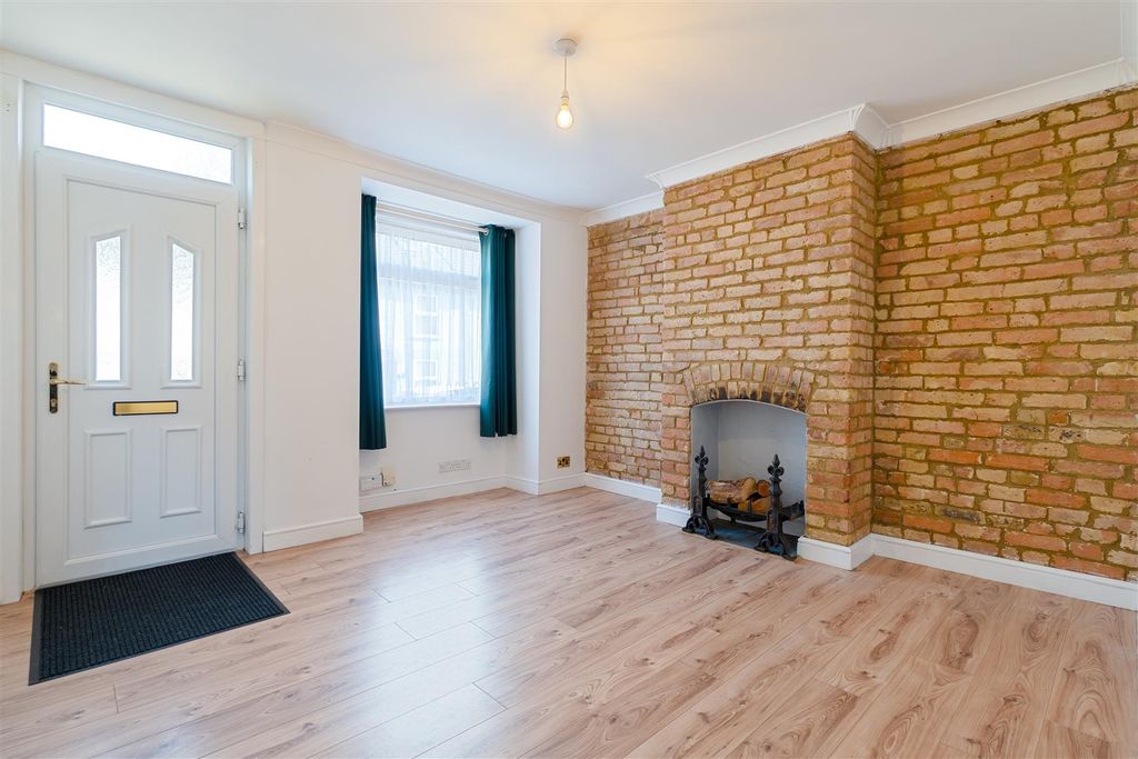 Property photo 2 of 16 Living Room..Jpg