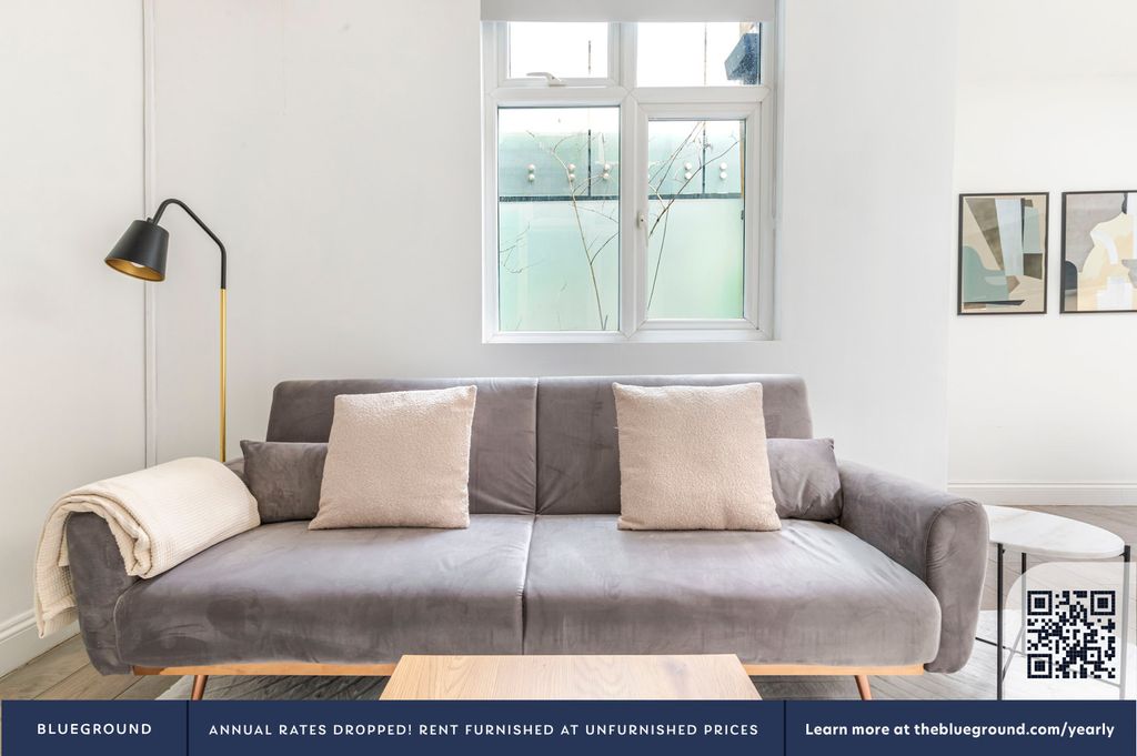 Property photo 3 of 15 Living Room