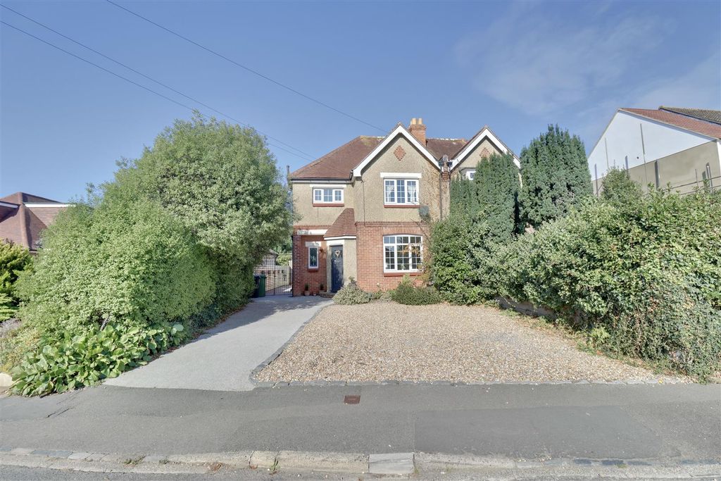 Property photo 1 of 33 D240Ac9E-116E-43Df-Bfc7-2A65Fd12Fae7_1_201_A.Jpeg