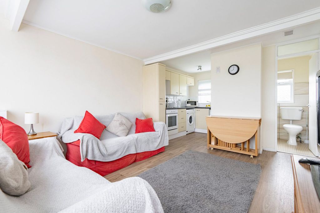 Property photo 2 of 9