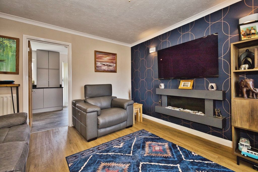 Property photo 3 of 20