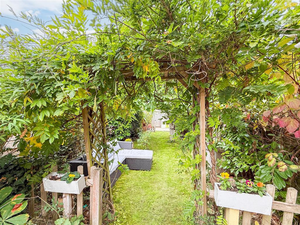 Property photo 2 of 21 Garden