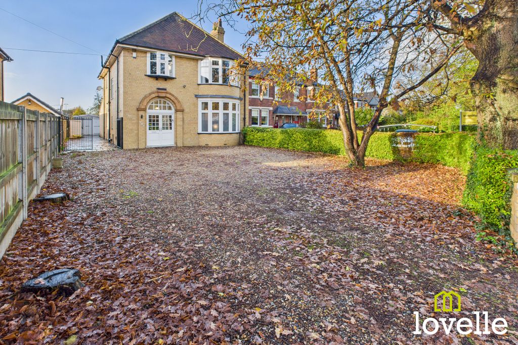 Property photo 3 of 52