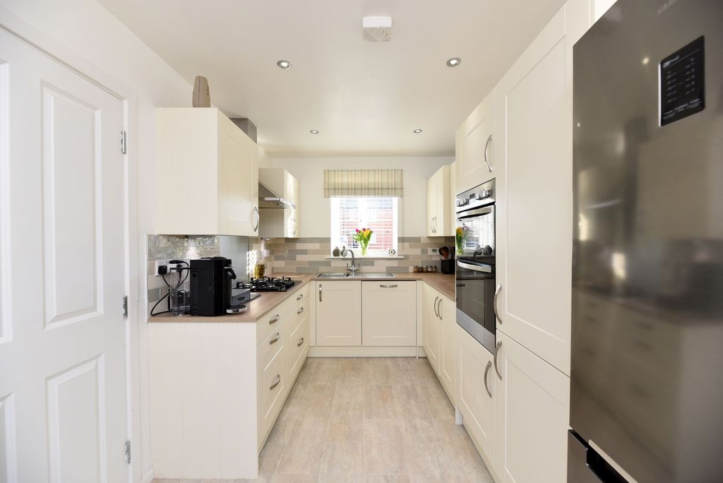 Property photo 3 of 23