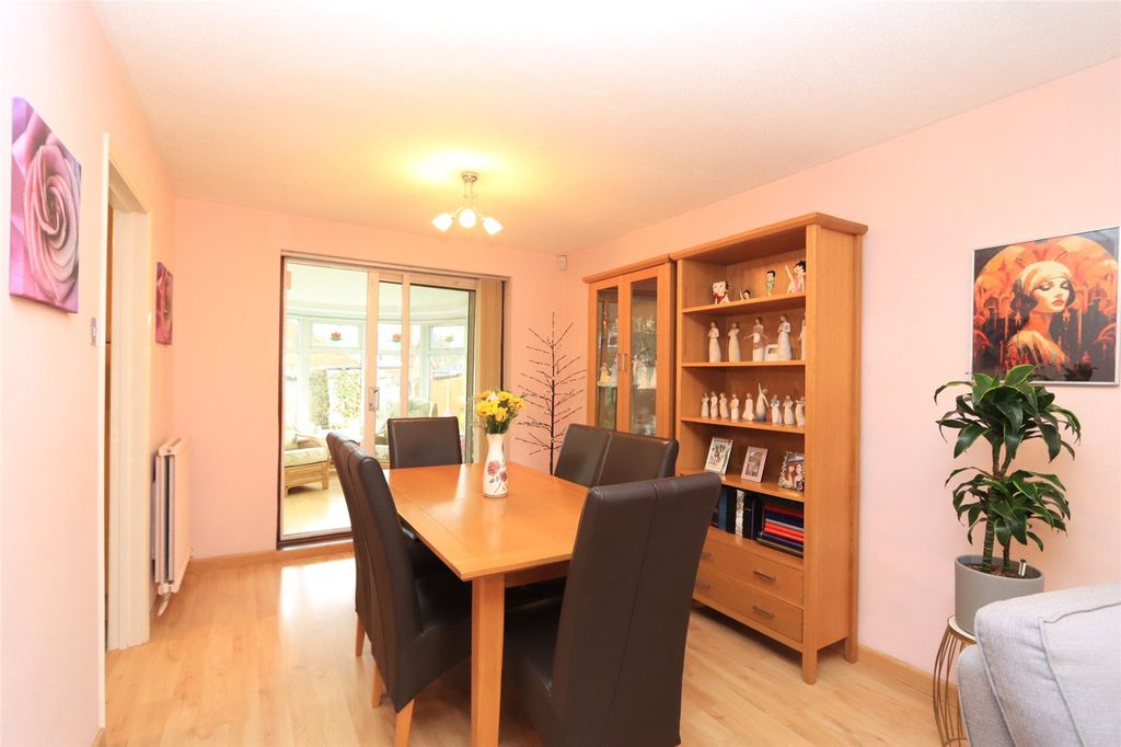 Property photo 3 of 11 Dining Area