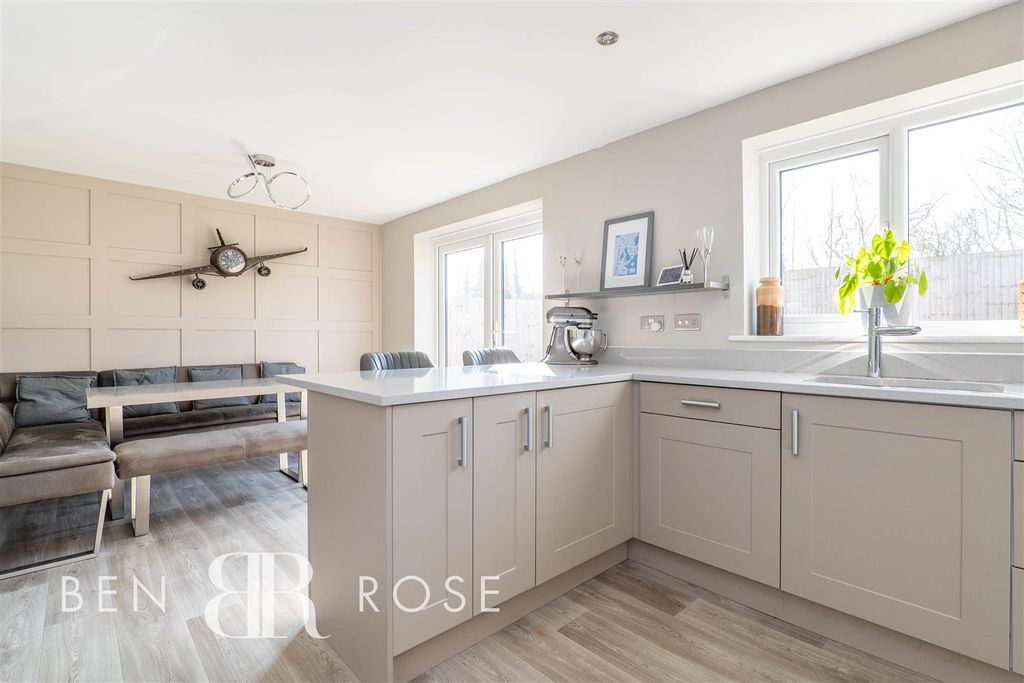 Property photo 3 of 26 Kitchen/Diner