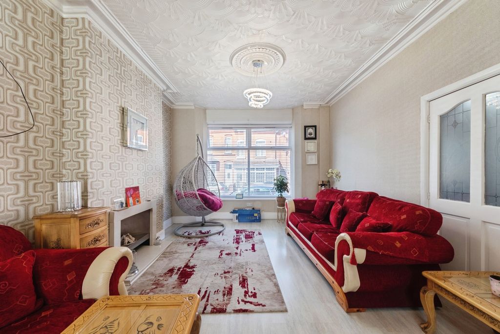 Property photo 3 of 23 Pbox-Img.Jpg