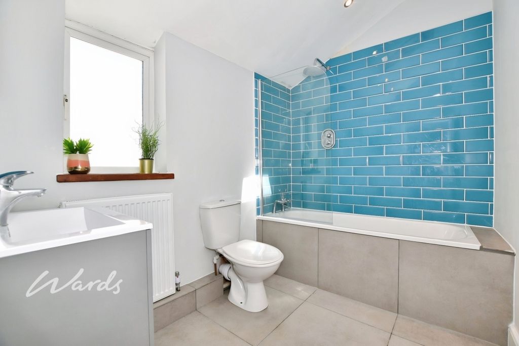 Property photo 3 of 11 Bathroom