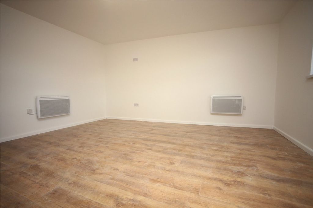 Property photo 2 of 16 Picture No. 03