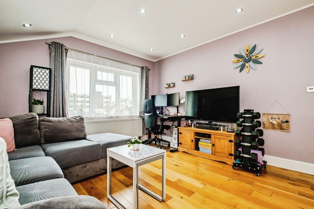 Property photo 1 of 15 Pbox-Img.Jpg